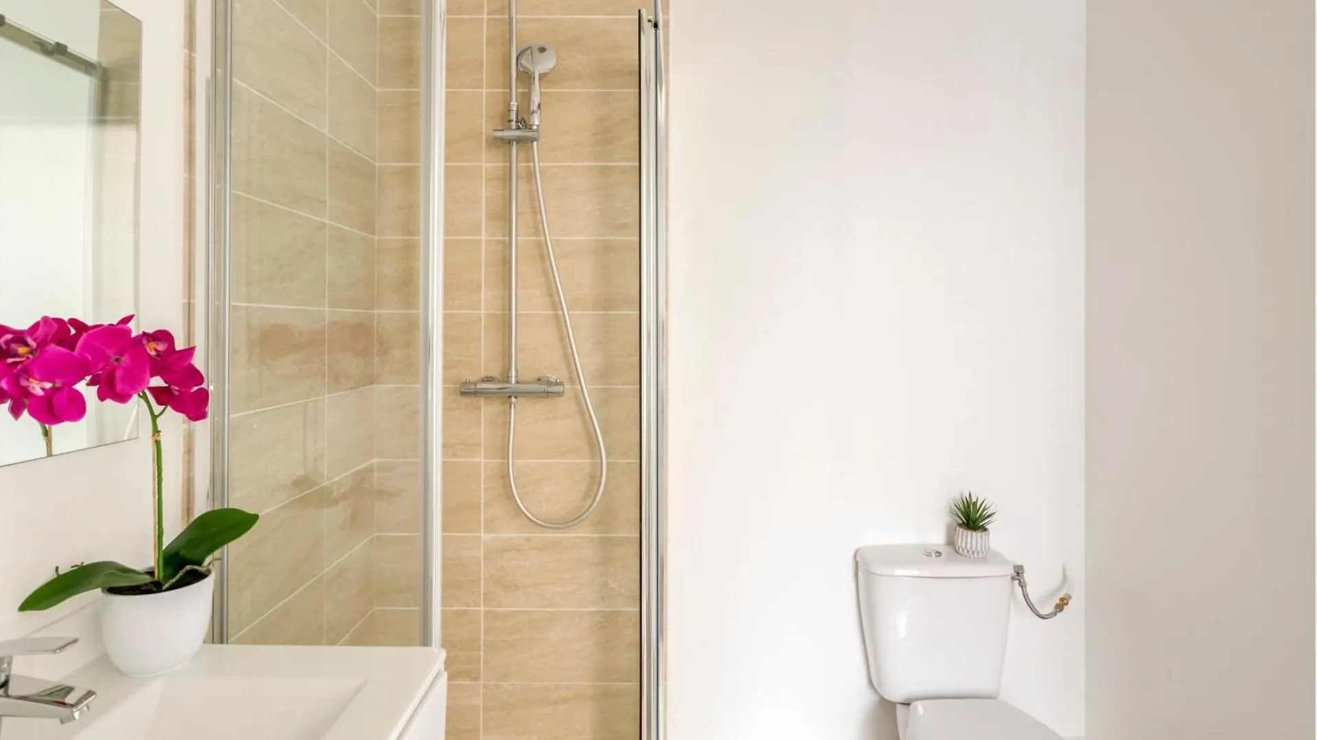 Merveil - Family Suite - Marais - Fbg St Antoine Paris France